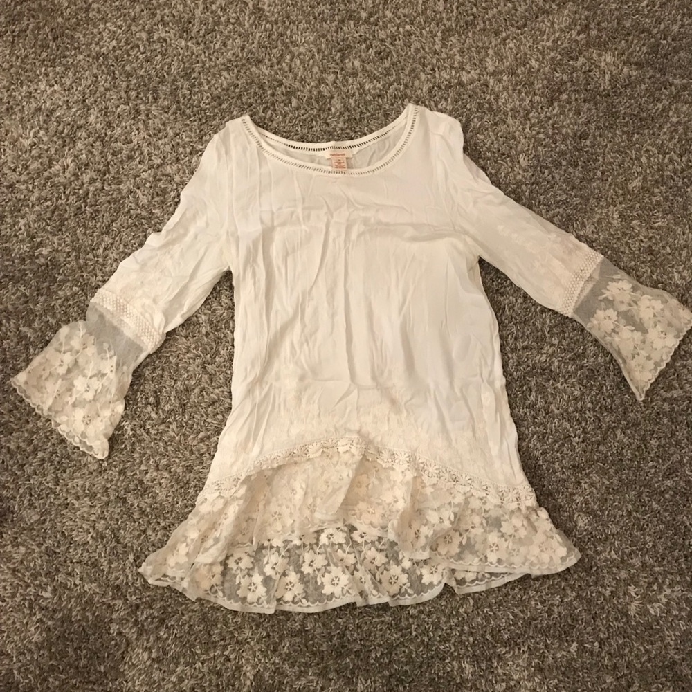 Long sleeve bell sleeve lacy white tunic